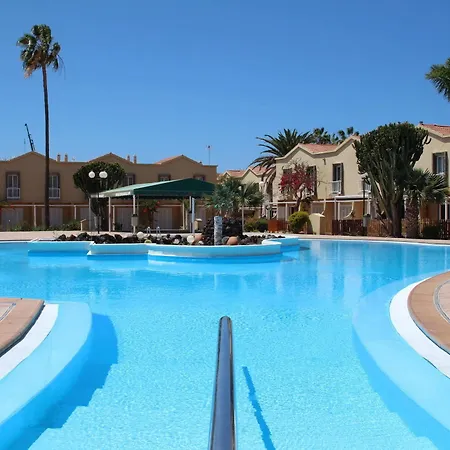Oasis Club (adults Only) شقة *